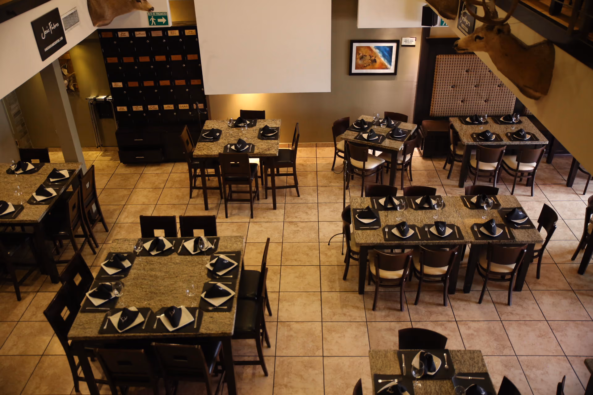 Mesa montada en el salón de Mochomos Mexicali