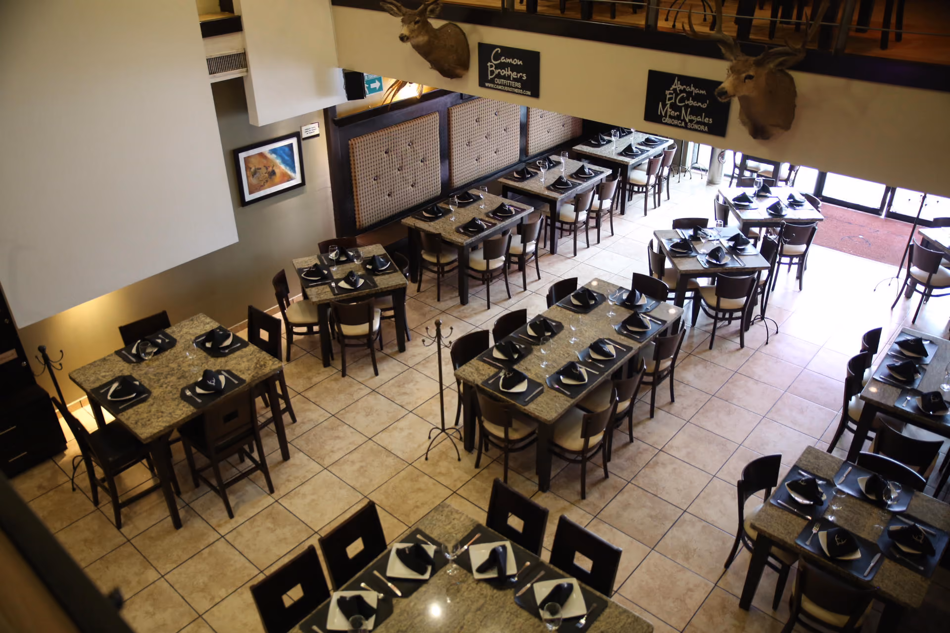 Interior del salón de Mochomos Mexicali